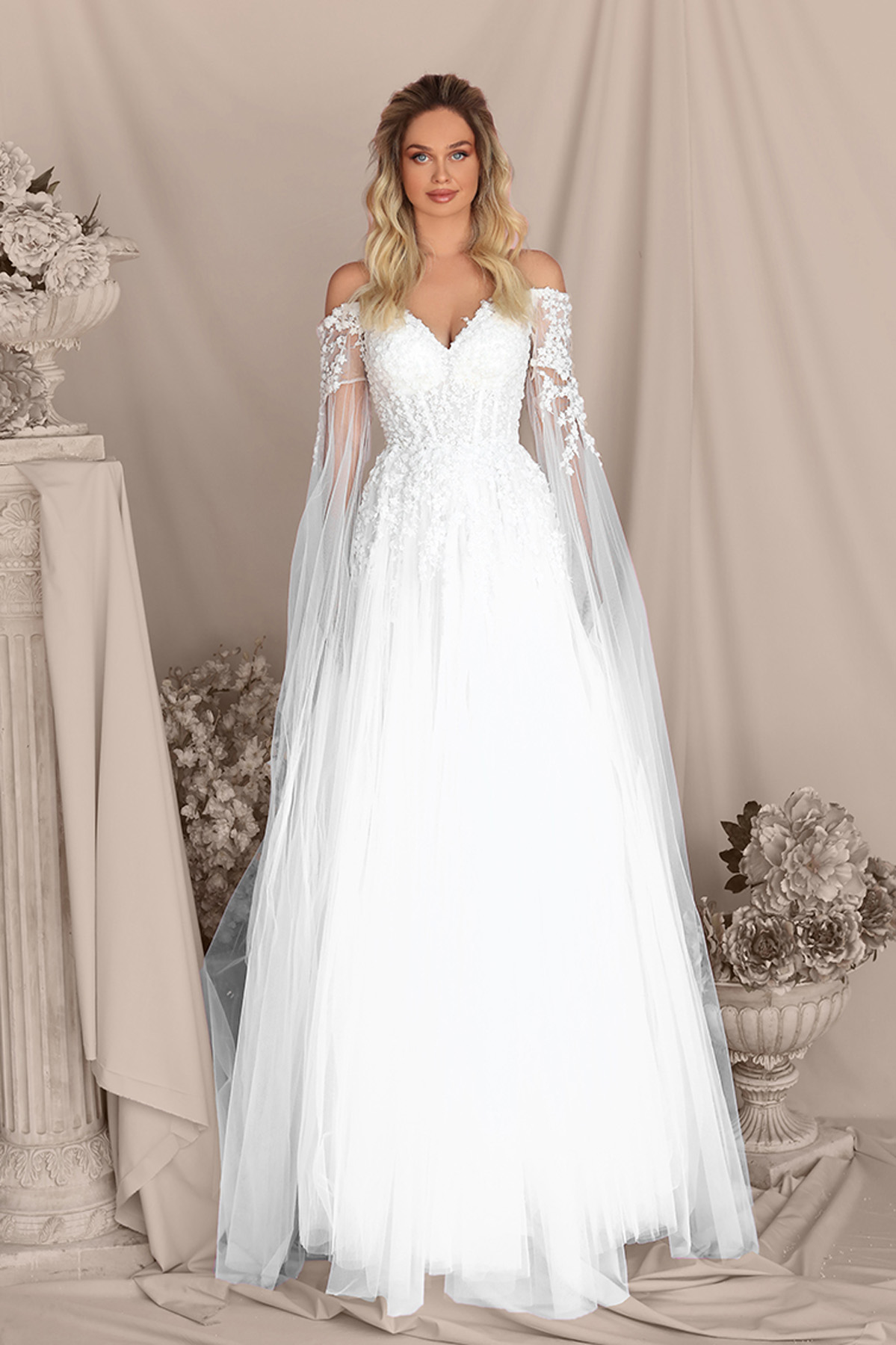 Picture of 10112 - LILIUM BRIDAL GOWN